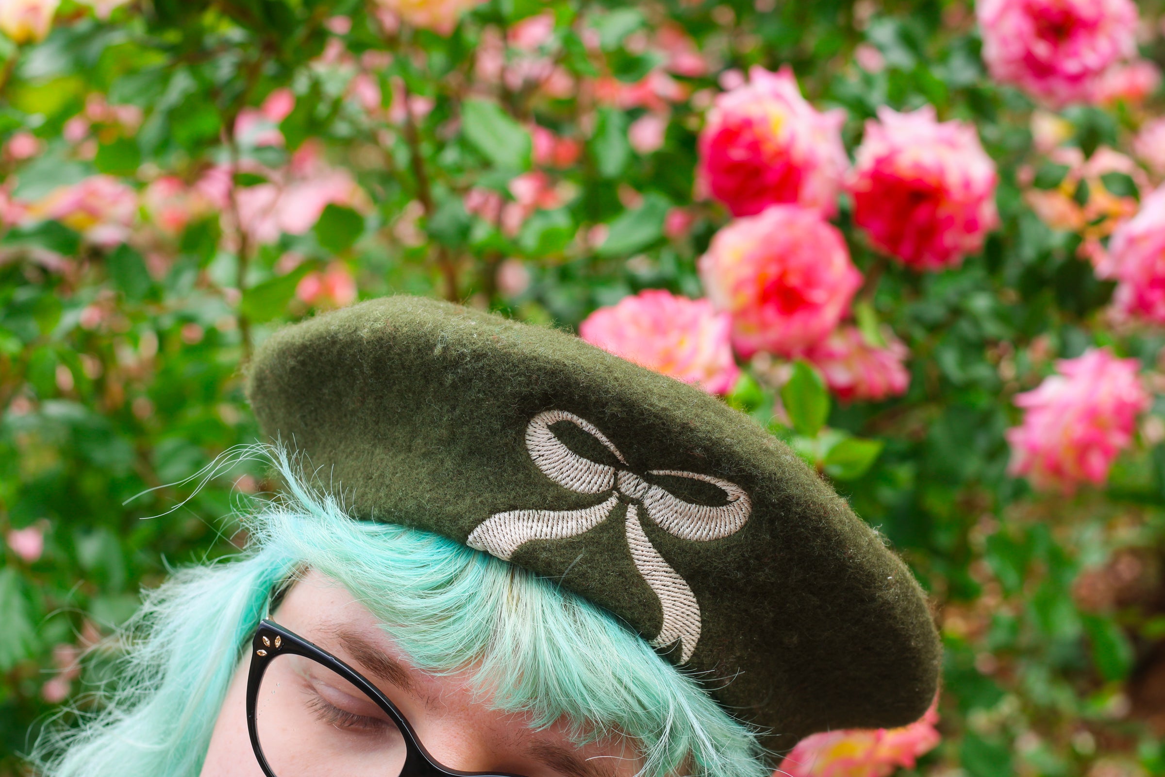 Sweet Ribbon Embroidered Beret!